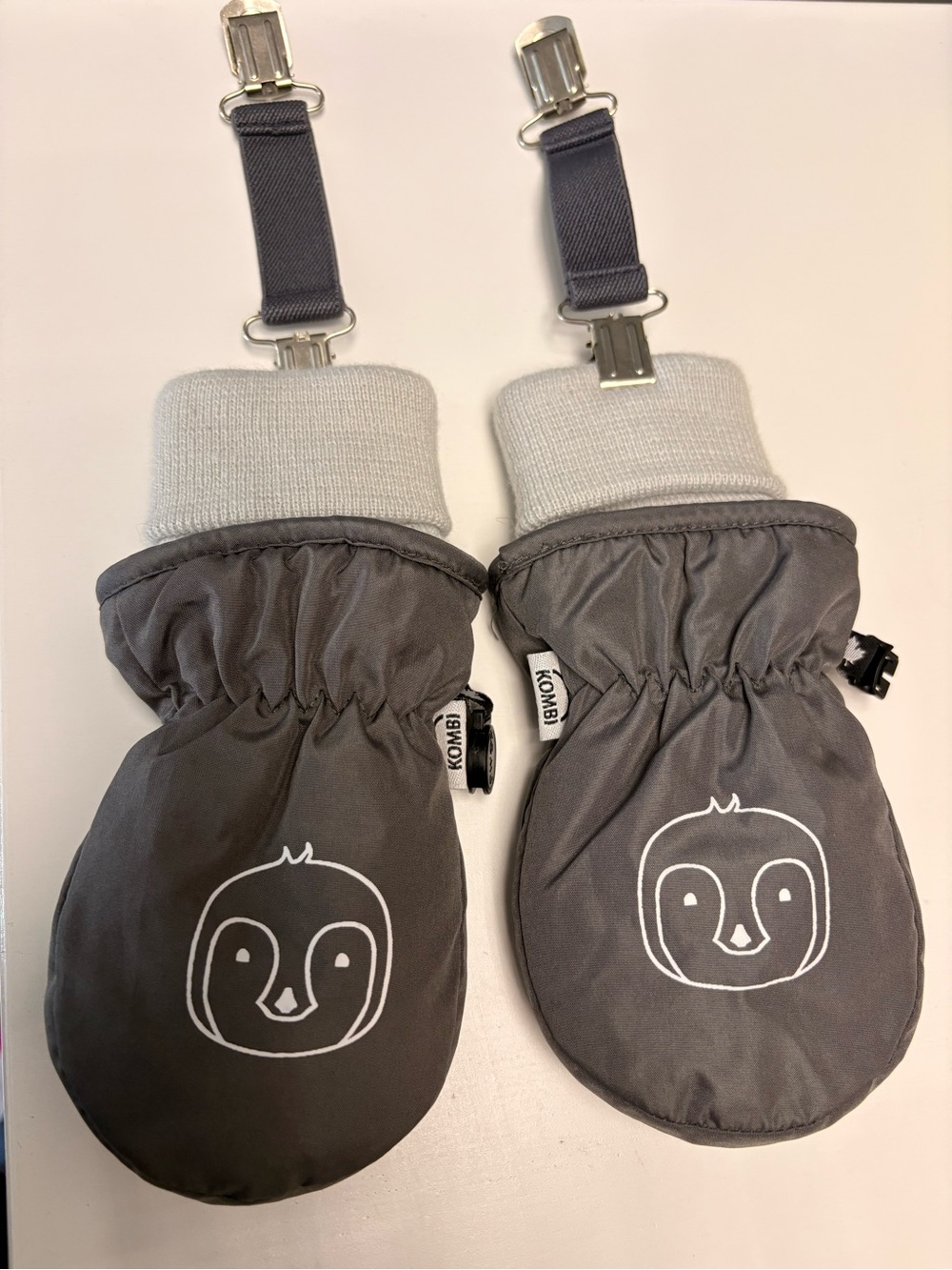 Kombi baby mitts